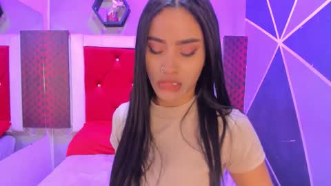 Snapshot of karoll014 chatting on 11-22-25, 12:04 Karol online show from 11-22-25, 12:04