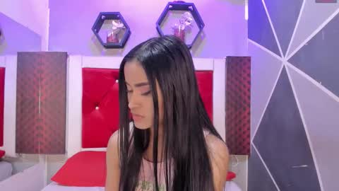 Snapshot of karoll014 chatting on 12-01-25, 12:32 Karol online show from 12-01-25, 12:32