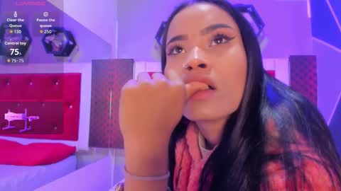 Snapshot of karoll014 chatting on 12-16-25, 12:10 Karol online show from 12-16-25, 12:10