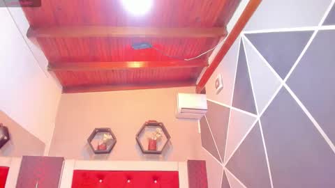 Snapshot of karoll014 chatting on 12-19-25, 12:01 Karol online show from 12-19-25, 12:01