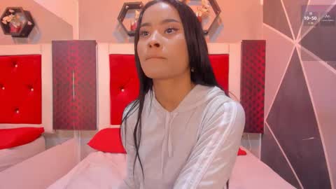 Snapshot of karoll014 chatting on 01-16-26, 12:42 Karol online show from 01-16-26, 12:42