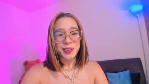 Snapshot of karoll28s chatting on 05-12-26, 01:58 Karoll28s online show from 05-12-26, 01:58