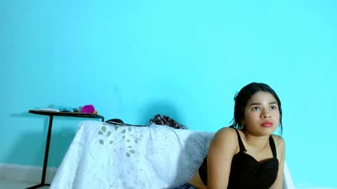 Snapshot of karolsweetvagi chatting on 05-13-26, 06:27 karol online show from 05-13-26, 06:27