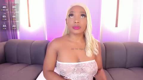 Snapshot of karolwhite_ chatting on 07-15-26, 04:18 Karol online show from 07-15-26, 04:18