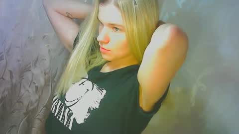 Snapshot of karolynafox chatting on 09-14-25, 08:57 Caroline Fox online show from 09-14-25, 08:57