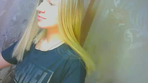 Snapshot of karolynafox chatting on 09-21-25, 08:38 Caroline Fox online show from 09-21-25, 08:38