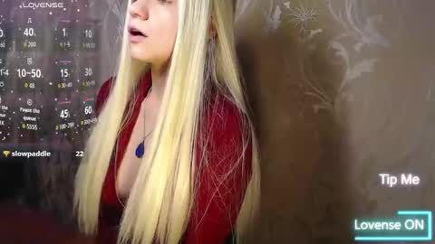 Snapshot of karolynafox chatting on 02-14-26, 08:55 Caroline Fox online show from 02-14-26, 08:55