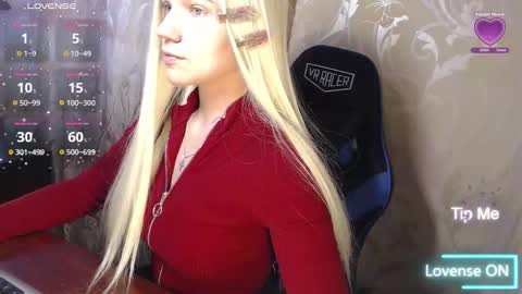 Snapshot of karolynafox chatting on 03-05-26, 11:39 Caroline Fox online show from 03-05-26, 11:39
