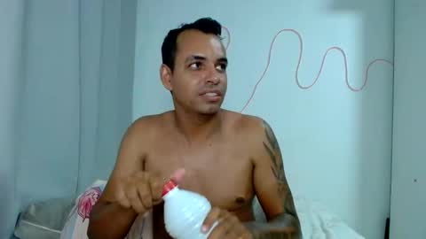 Tamires e Maicon online show from 03-11-25, 01:05