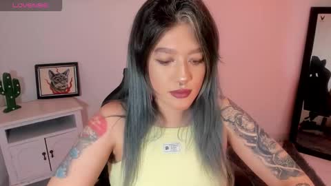 Snapshot of kat_apple chatting on 10-24-25, 03:52 Alicia online show from 10-24-25, 03:52