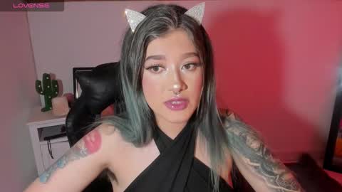 Snapshot of kat_apple chatting on 11-03-25, 09:48 Alicia online show from 11-03-25, 09:48