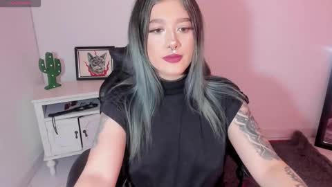 Snapshot of kat_apple chatting on 11-04-25, 07:24 Alicia online show from 11-04-25, 07:24