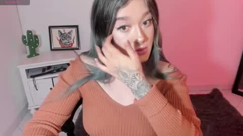 Snapshot of kat_apple chatting on 11-06-25, 12:22 Alicia online show from 11-06-25, 12:22