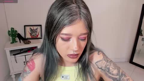 Snapshot of kat_apple chatting on 11-13-25, 06:29 Alicia online show from 11-13-25, 06:29