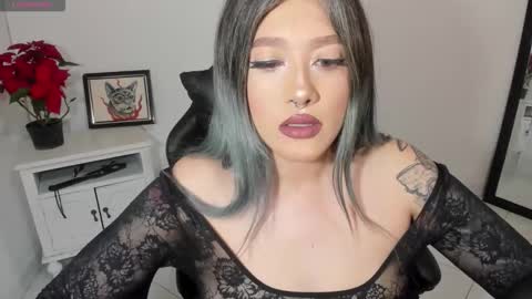 Snapshot of kat_apple chatting on 11-18-25, 02:50 Alicia online show from 11-18-25, 02:50