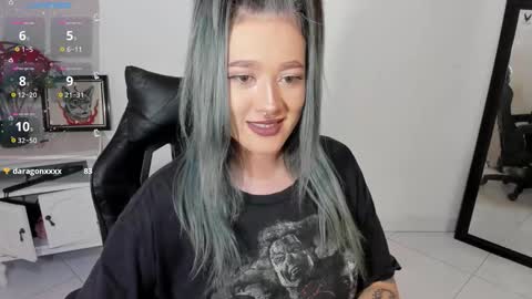 Snapshot of kat_apple chatting on 11-26-25, 10:00 Alicia online show from 11-26-25, 10:00