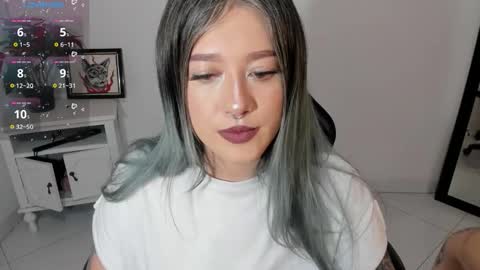 Snapshot of kat_apple chatting on 11-28-25, 09:28 Alicia online show from 11-28-25, 09:28