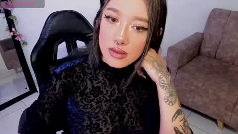 Snapshot of kat_apple chatting on 06-11-26, 01:49 Alicia online show from 06-11-26, 01:49