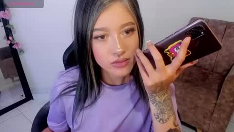 Snapshot of kat_apple chatting on 06-19-26, 01:32 Alicia online show from 06-19-26, 01:32
