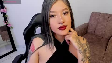 Snapshot of kat_apple chatting on 06-19-26, 11:41 Alicia online show from 06-19-26, 11:41