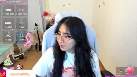 Snapshot of kat_ly_chan chatting on 12-31-24, 04:14 Kat       online show from 12-31-24, 04:14