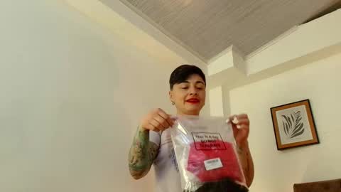 Snapshot of kat_paradisse chatting on 01-08-26, 12:18 kat paradisse online show from 01-08-26, 12:18