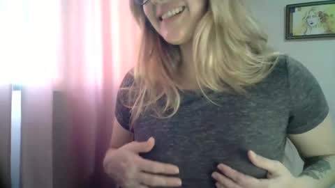 Snapshot of kat_pp chatting on 01-09-25, 02:40 Kati online show from 01-09-25, 02:40