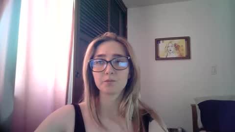 Snapshot of kat_pp chatting on 01-17-25, 04:15 Kati online show from 01-17-25, 04:15