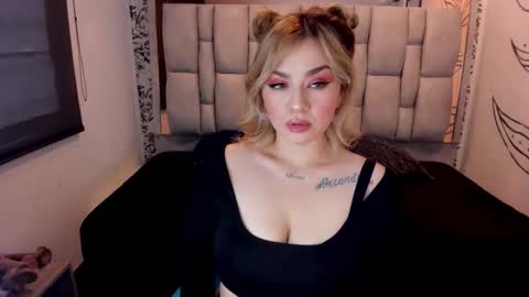 Snapshot of katahoot_ chatting on 11-11-25, 09:15 K A T A H O O T online show from 11-11-25, 09:15