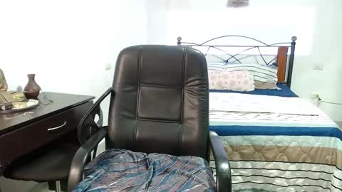 Snapshot of kataleya_skovar chatting on 01-09-25, 12:03 danna online show from 01-09-25, 12:03