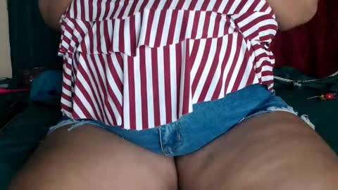 Snapshot of kataleyabig69 chatting on 12-17-25, 04:57 katele online show from 12-17-25, 04:57