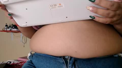 Snapshot of kataleyabig69 chatting on 12-21-25, 03:30 katele online show from 12-21-25, 03:30