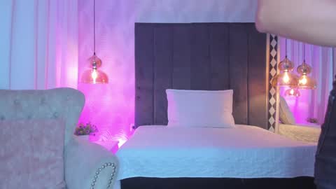 Kat online show from 12-18-24, 11:56