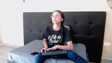 Katalina online show from 11-12-25, 01:33