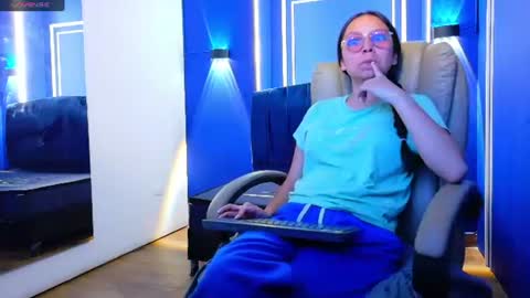 Snapshot of katalina07 chatting on 06-11-26, 08:51 Katalina online show from 06-11-26, 08:51