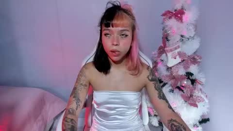 Snapshot of katalina_garcia chatting on 12-23-25, 01:25 Kata Garcia online show from 12-23-25, 01:25