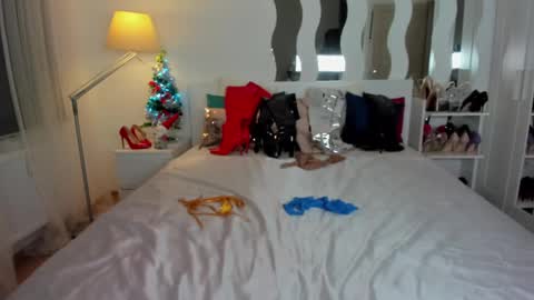 Snapshot of kate_redgar chatting on 12-17-24, 03:39 kate_redgar online show from 12-17-24, 03:39