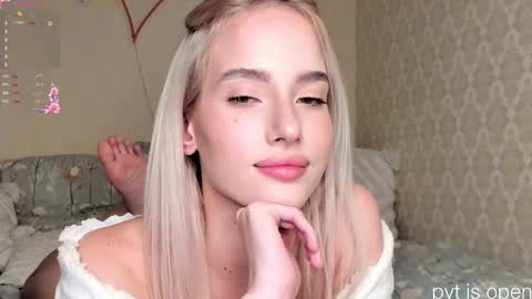 Snapshot of katebremar chatting on 12-15-25, 09:52 online show from 12-15-25, 09:52