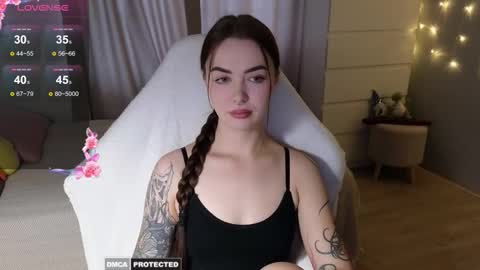 Snapshot of kateleoo chatting on 10-18-25, 10:05 Im Kate online show from 10-18-25, 10:05