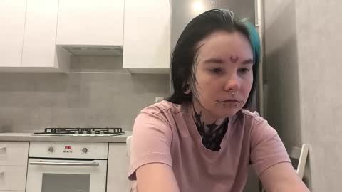 Snapshot of katelynnjenness chatting on 01-18-26, 07:01 Milana online show from 01-18-26, 07:01