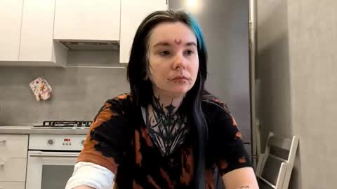 Snapshot of katelynnjenness chatting on 02-11-26, 06:18 Milana online show from 02-11-26, 06:18