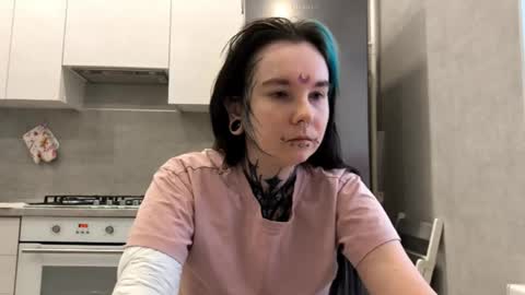 Snapshot of katelynnjenness chatting on 02-13-26, 06:53 Milana online show from 02-13-26, 06:53