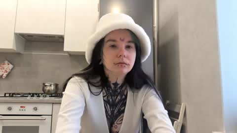 Snapshot of katelynnjenness chatting on 02-19-26, 06:20 Milana online show from 02-19-26, 06:20