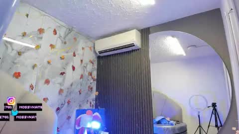 Im Katherine but call me Kate  online show from 11-05-25, 12:27