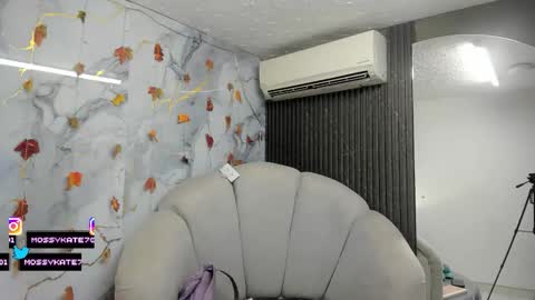 Im Katherine but call me Kate  online show from 11-21-25, 12:26