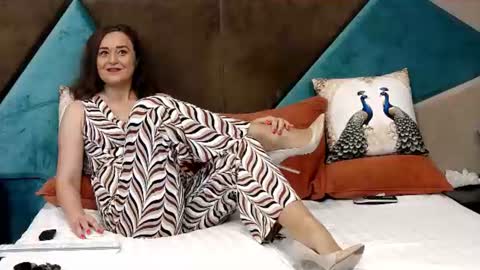 Snapshot of katequeenx chatting on 07-18-26, 10:30 KateQueenston -- online show from 07-18-26, 10:30
