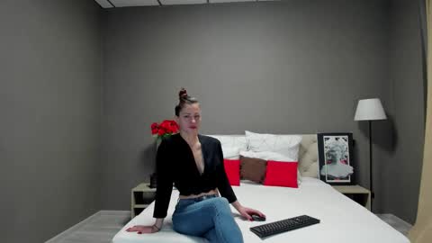 Snapshot of katerina_ray chatting on 10-01-25, 08:53 Katerina GTM2 Mo Tu Th Fr Sa Su 3am-10am online show from 10-01-25, 08:53