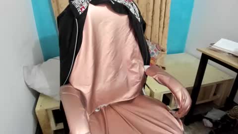 Snapshot of katerinamilf_ chatting on 02-14-25, 10:38 kata online show from 02-14-25, 10:38