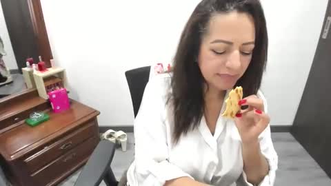 Snapshot of katerinamilf_ chatting on 03-30-26, 03:35 kata online show from 03-30-26, 03:35