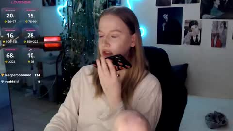 Snapshot of katerinaxvold chatting on 03-05-25, 12:33 Lisa online show from 03-05-25, 12:33